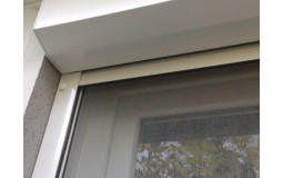 Új típusú redőny rovarhálóval